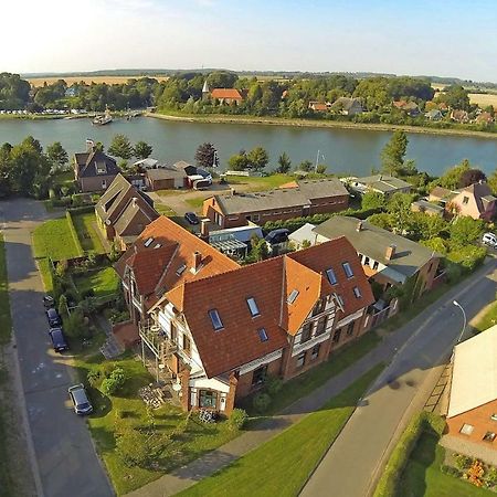 Kanalvilla - Urlaub Am Nord-Ostseekanal - Zwei Ferienwohnungen Im Angebot- Eine Im Dachgeschoss Und Eine Wohnung Mit Garten Sehestedt  Ngoại thất bức ảnh