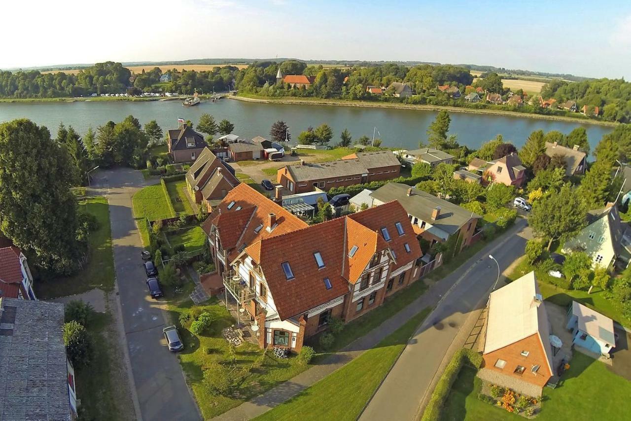 Kanalvilla - Urlaub Am Nord-Ostseekanal - Zwei Ferienwohnungen Im Angebot- Eine Im Dachgeschoss Und Eine Wohnung Mit Garten Sehestedt  Ngoại thất bức ảnh