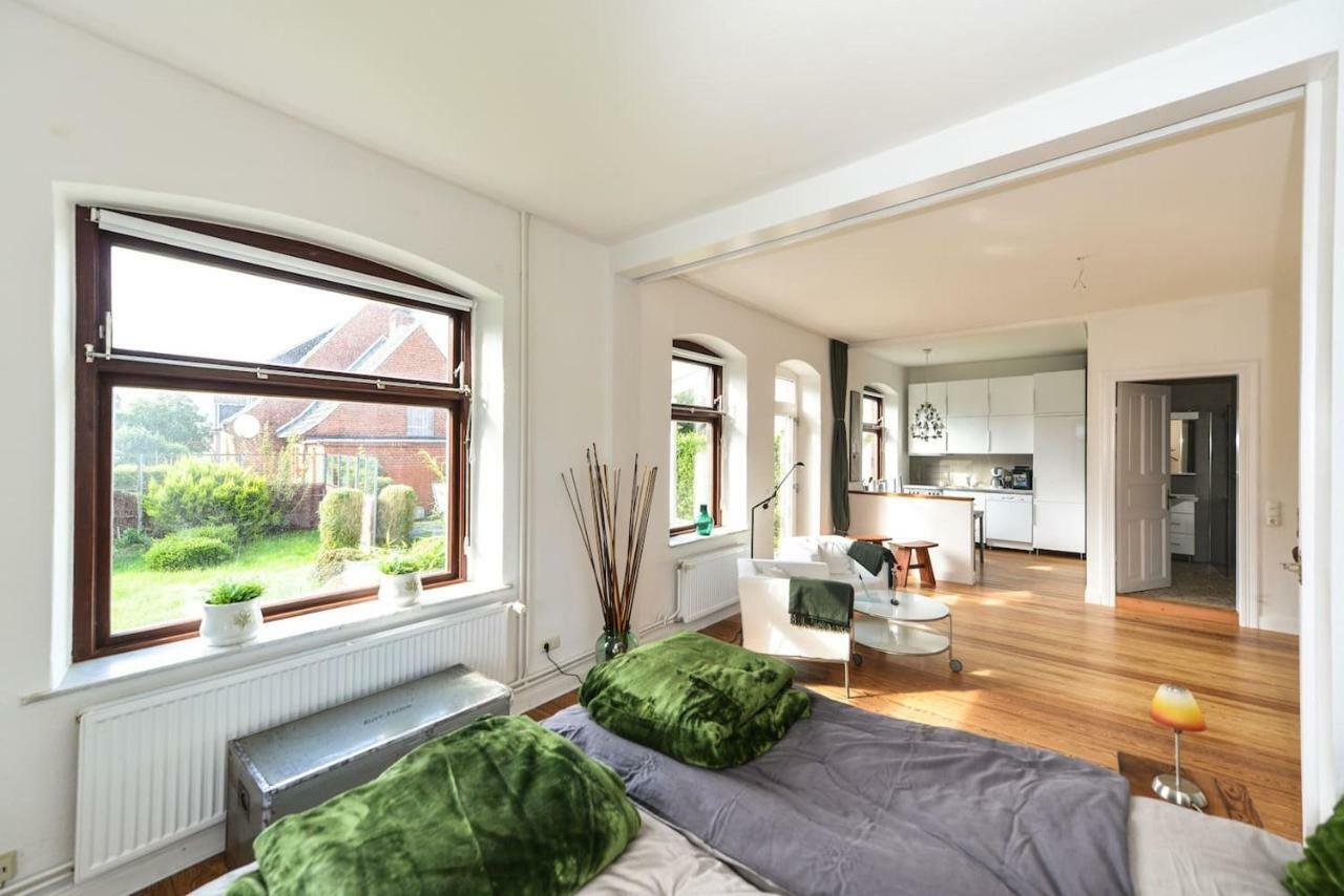 Kanalvilla - Urlaub Am Nord-Ostseekanal - Zwei Ferienwohnungen Im Angebot- Eine Im Dachgeschoss Und Eine Wohnung Mit Garten Sehestedt  Ngoại thất bức ảnh
