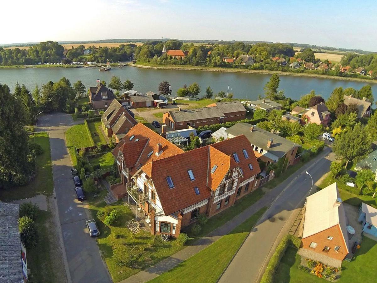 Kanalvilla - Urlaub Am Nord-Ostseekanal - Zwei Ferienwohnungen Im Angebot- Eine Im Dachgeschoss Und Eine Wohnung Mit Garten Sehestedt  Ngoại thất bức ảnh